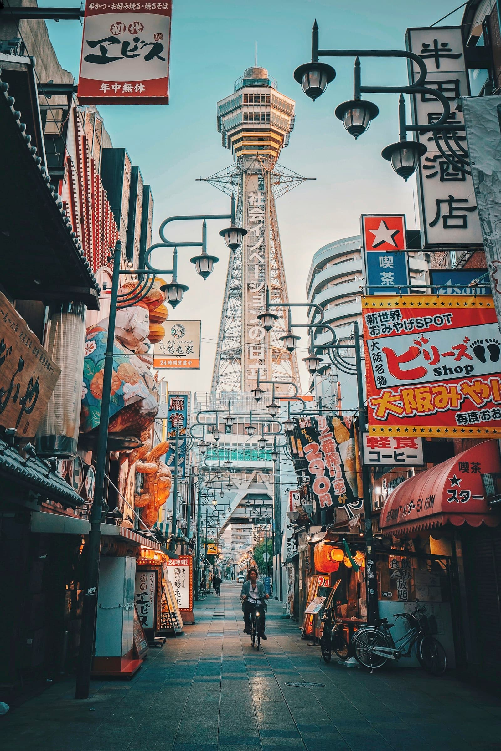 大阪新世界通天閣街景