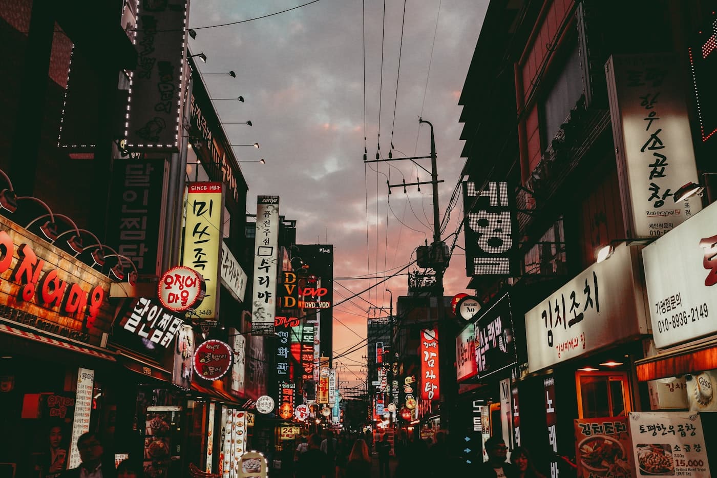 首爾商圈夜晚街景
